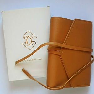 Glass Ladder tech organizer